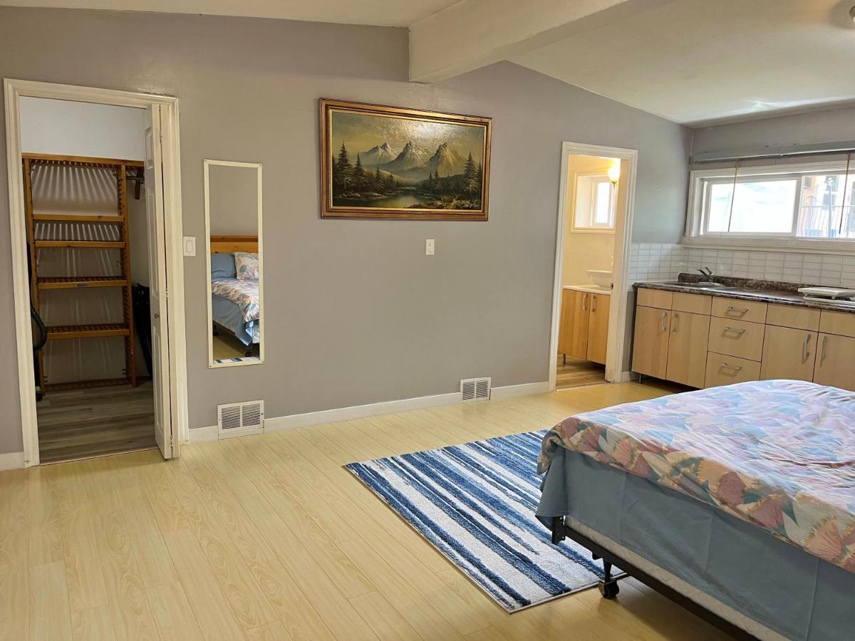 Whole Suite To Yourself At Coquitlam Centre! Port Coquitlam Bagian luar foto